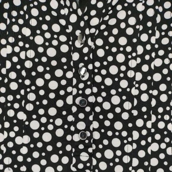 Cocomo Plus Size 2X Black & White Geo Print Pintuck Short Flutter Sleeve Top - Picture 3 of 6